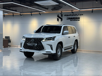 Lexus LX 570 S Black Edition 2016 Automatic 275,000 Km 8 Cylinder Four Wheel Drive (4WD) SUV White