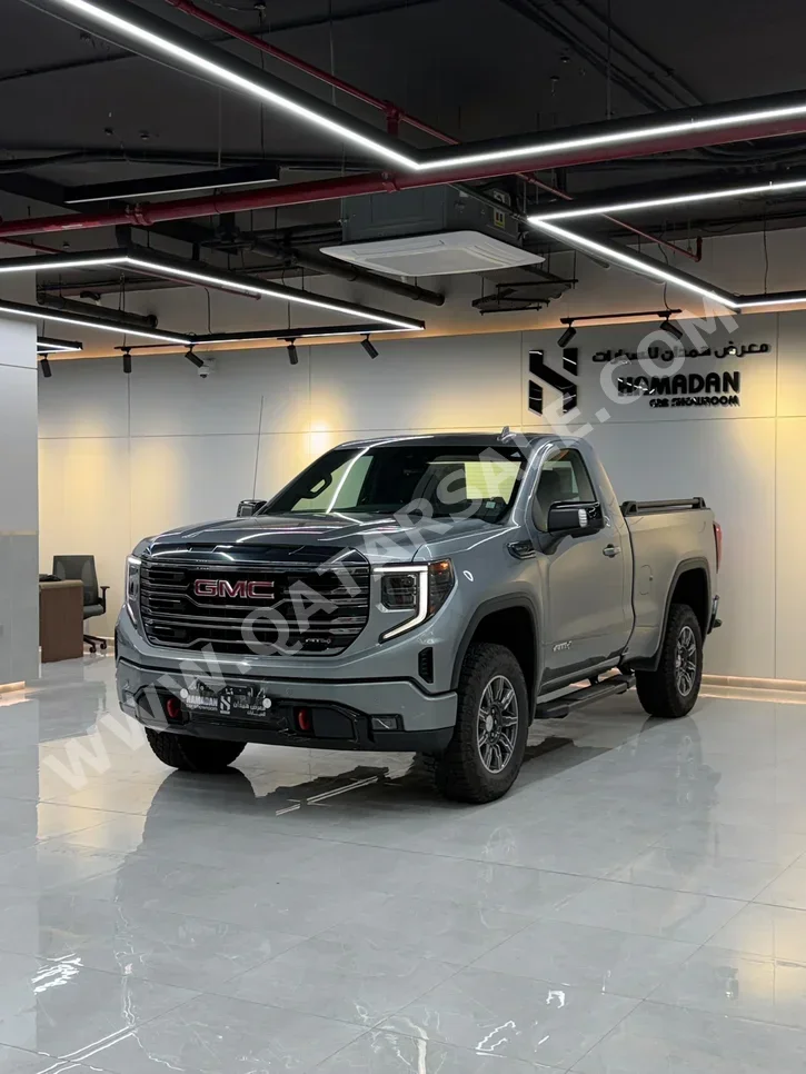 GMC Sierra AT4 2024 Automatic 36,000 Km 8 Cylinder Four Wheel Drive (4WD) Pick Up Gray With Warranty