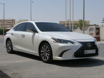 Lexus ES 350 2023 Automatic 25,900 Km 6 Cylinder Rear Wheel Drive (RWD) Sedan White With Warranty