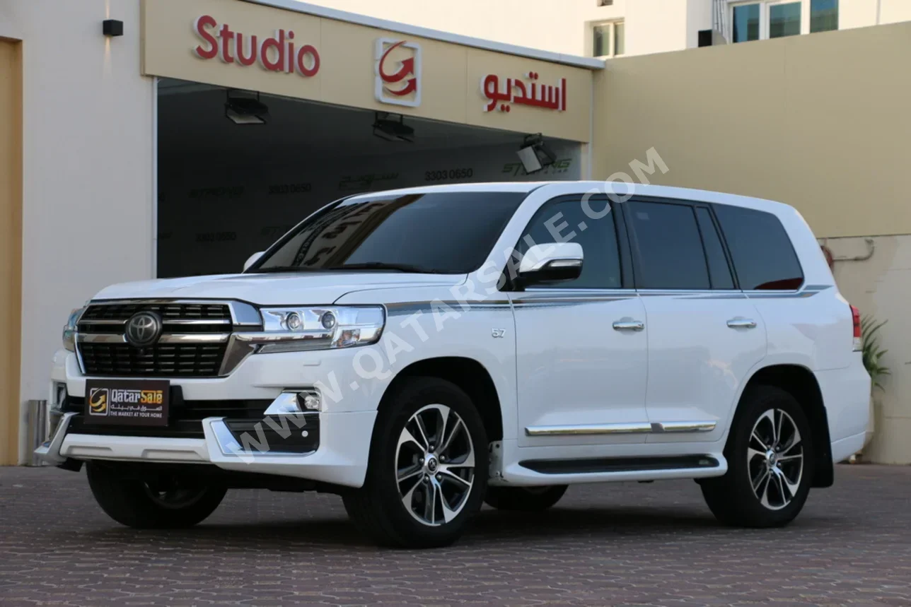 Toyota Land Cruiser VXR 2021 Automatic 93,000 Km 8 Cylinder Four Wheel Drive (4WD) SUV White