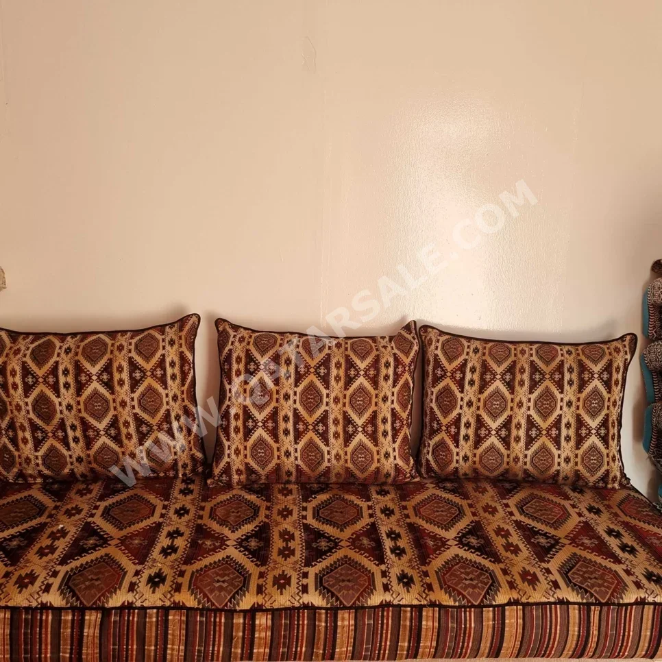 الأرائك والكنب والكراسي طقم كنب