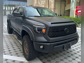 Toyota  Tundra  SR5  2016  Automatic  41,200 Km  8 Cylinder  Four Wheel Drive (4WD)  Pick Up  Dark Gray