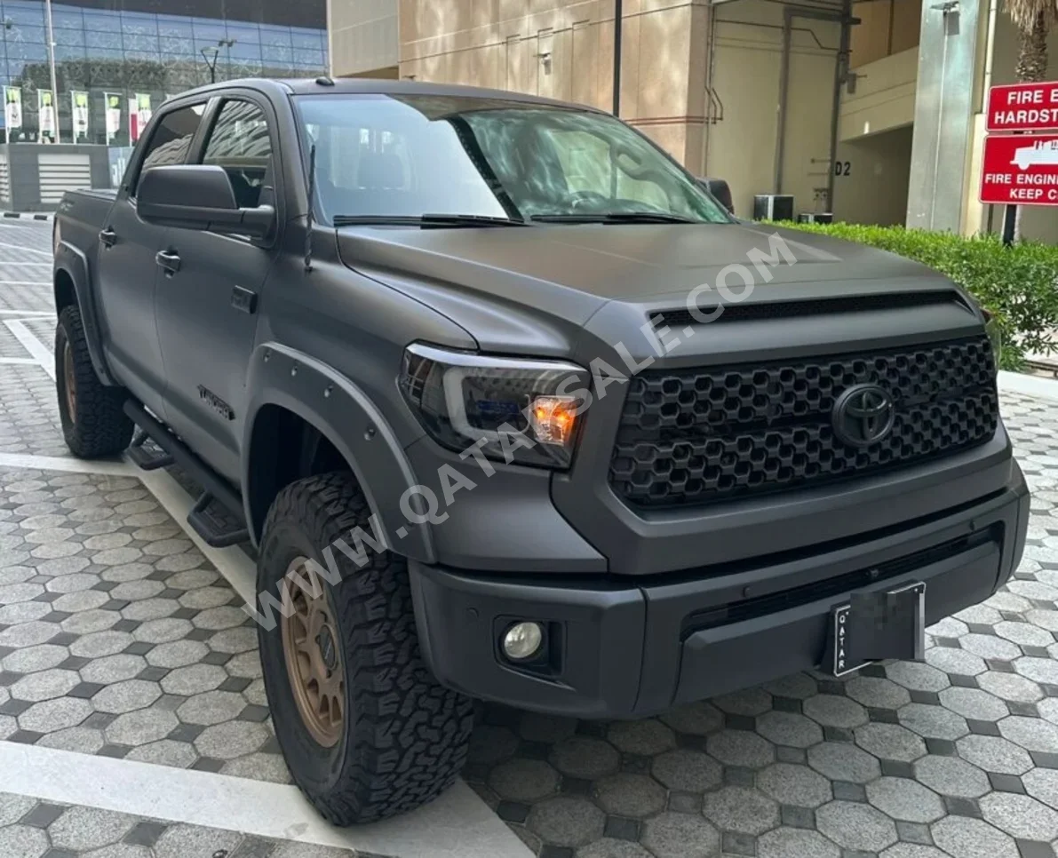 تويوتا  تندرا  SR5  2016  اوتوماتيك  41,200 كم  8 سلندر  دفع رباعي  بيكب  رمادي غامق