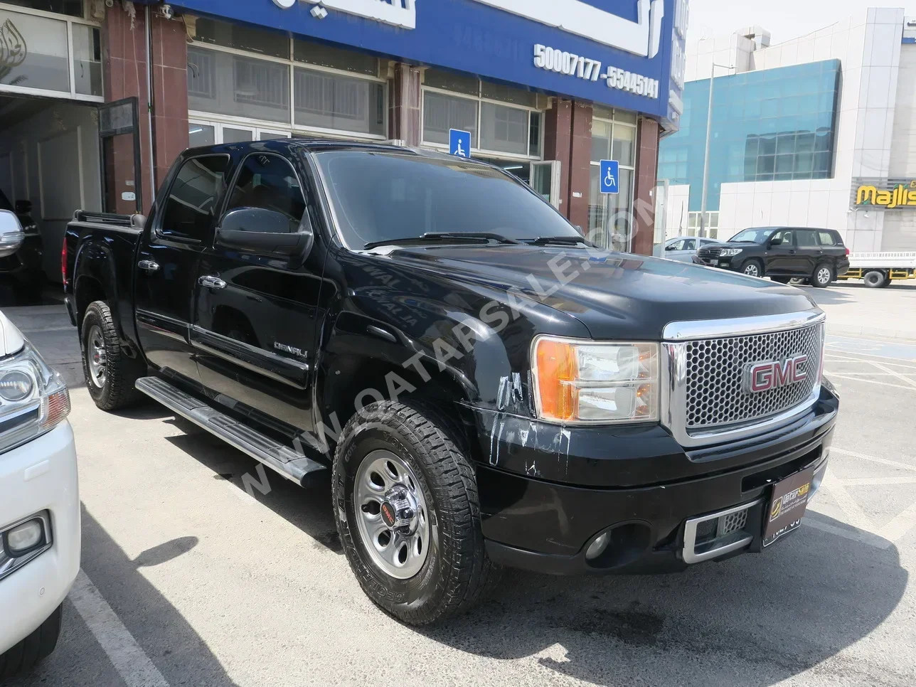GMC Sierra Denali 2012 Automatic 300,000 Km 8 Cylinder Four Wheel Drive (4WD) Pick Up Black
