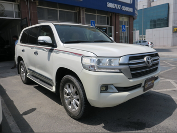 Toyota  Land Cruiser  GX  2011  Automatic  340,000 Km  8 Cylinder  Four Wheel Drive (4WD)  SUV  White