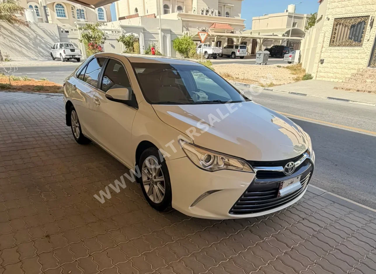 Toyota Camry 2016 Automatic 186,000 Km 4 Cylinder Front Wheel Drive (FWD) Sedan White