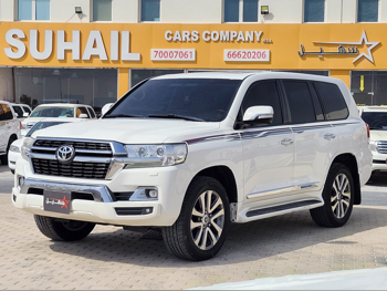Toyota  Land Cruiser  GXR  2016  Automatic  155,000 Km  8 Cylinder  Four Wheel Drive (4WD)  SUV  White