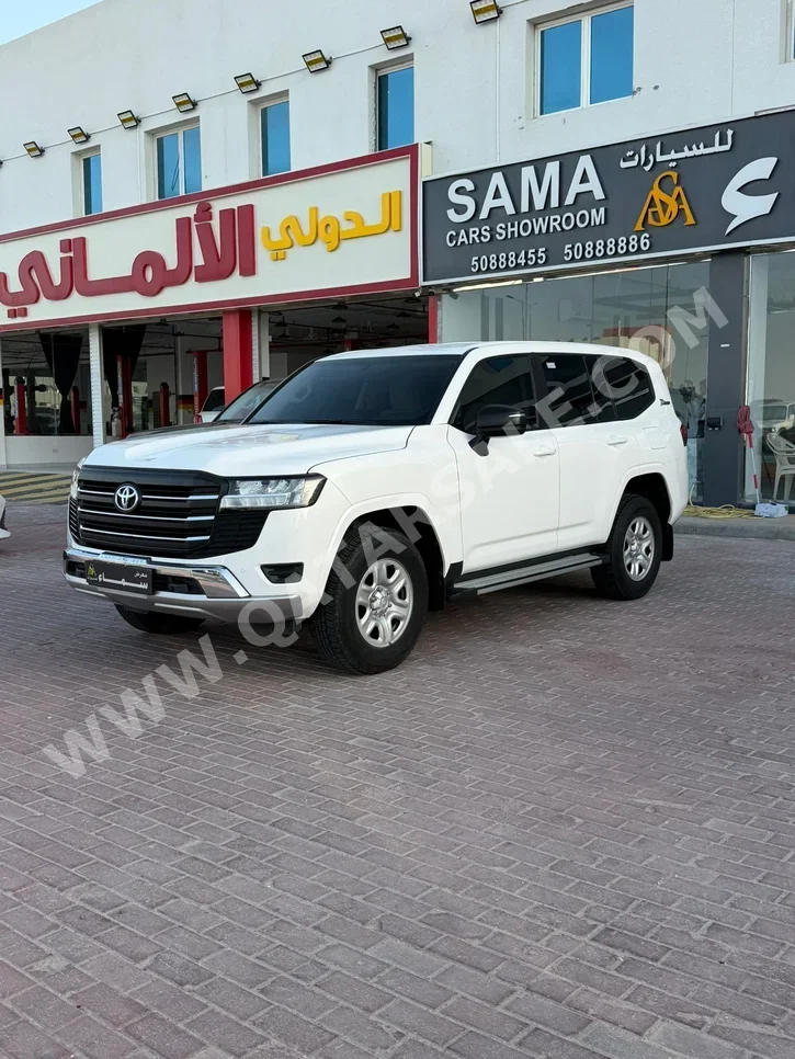 تويوتا لاند كروزر جي اكس 2022 اوتوماتيك 69,000 كم 6 سلندر دفع رباعي اس يو في أبيض