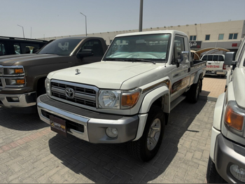 Toyota  Land Cruiser  LX  2018  Manual  229,000 Km  6 Cylinder  Four Wheel Drive (4WD)  Pick Up  White