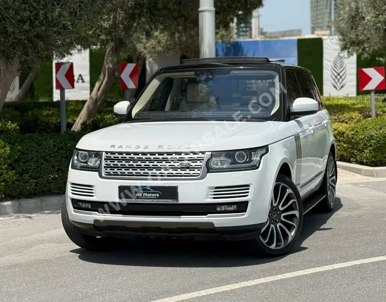 Land Rover Range Rover Vogue 2016 Automatic 128,000 Km 8 Cylinder Four Wheel Drive (4WD) SUV White