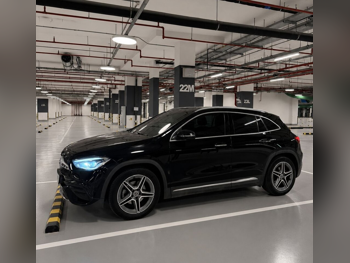 Mercedes-Benz GLA 200 2022 Automatic 110,000 Km 4 Cylinder Four Wheel Drive (4WD) SUV Black