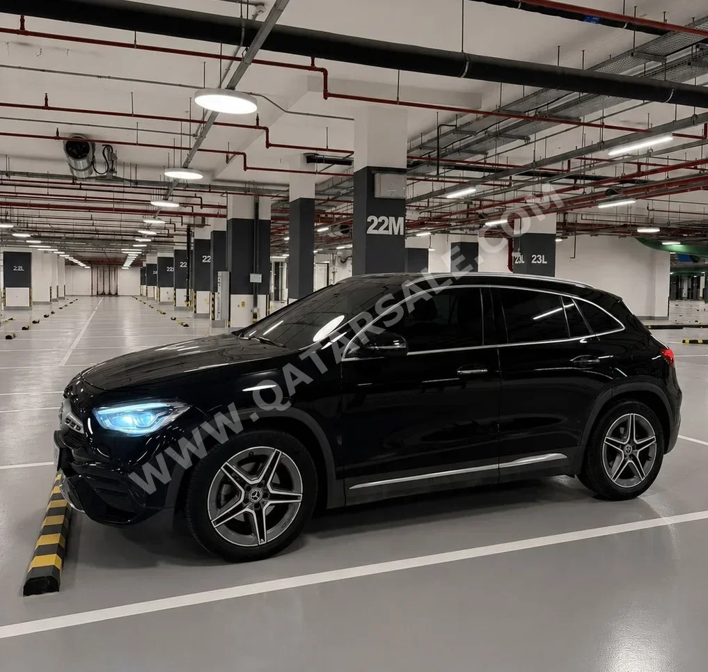 Mercedes-Benz GLA 200 2022 Automatic 110,000 Km 4 Cylinder Four Wheel Drive (4WD) SUV Black