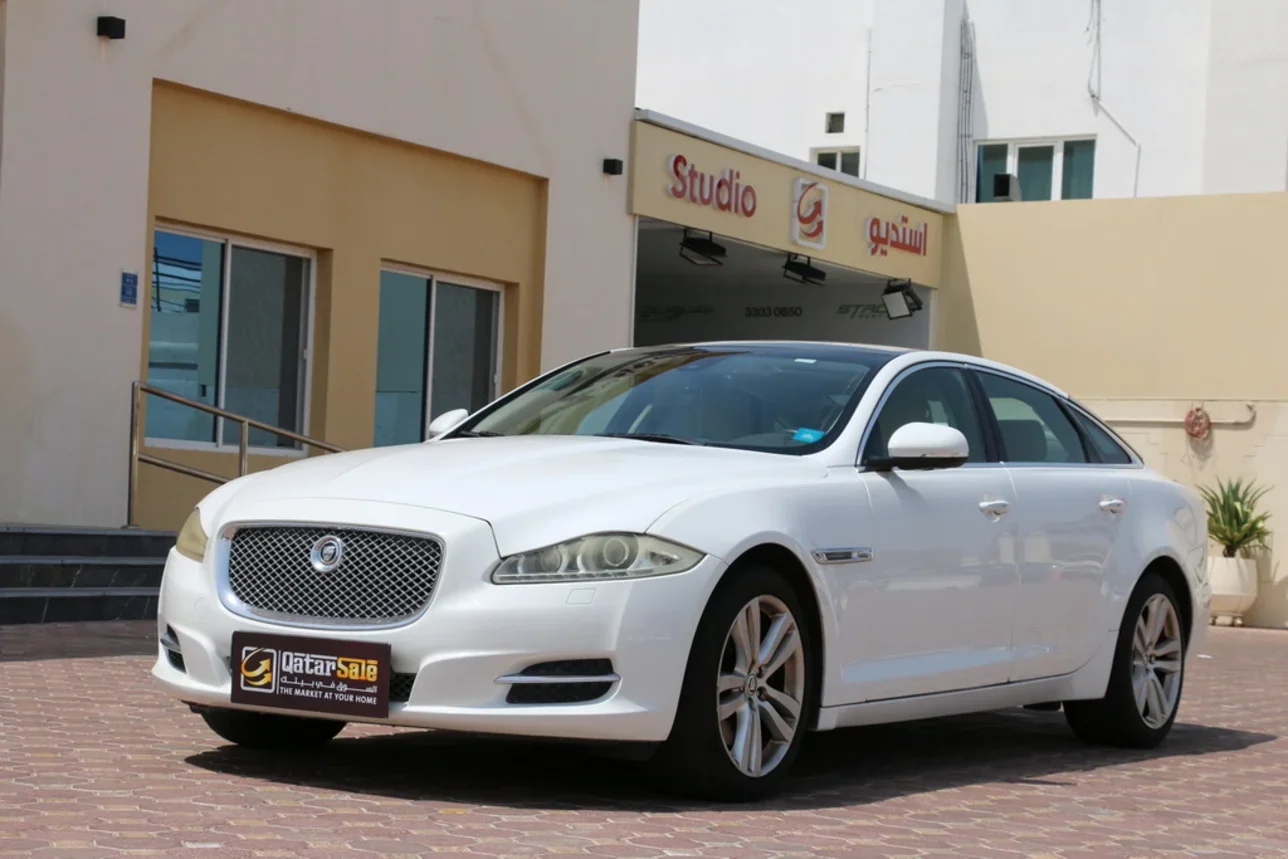 Jaguar  XJ  2012  Automatic  100,000 Km  6 Cylinder  Rear Wheel Drive (RWD)  Sedan  White