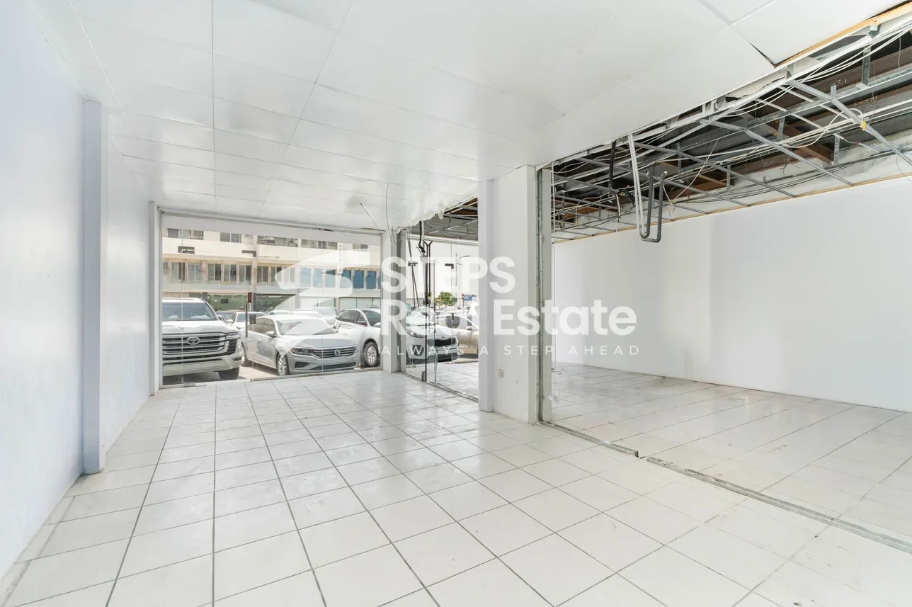 Commercial Shops - Not Furnished - Doha For Rent - Fereej Kulaib
