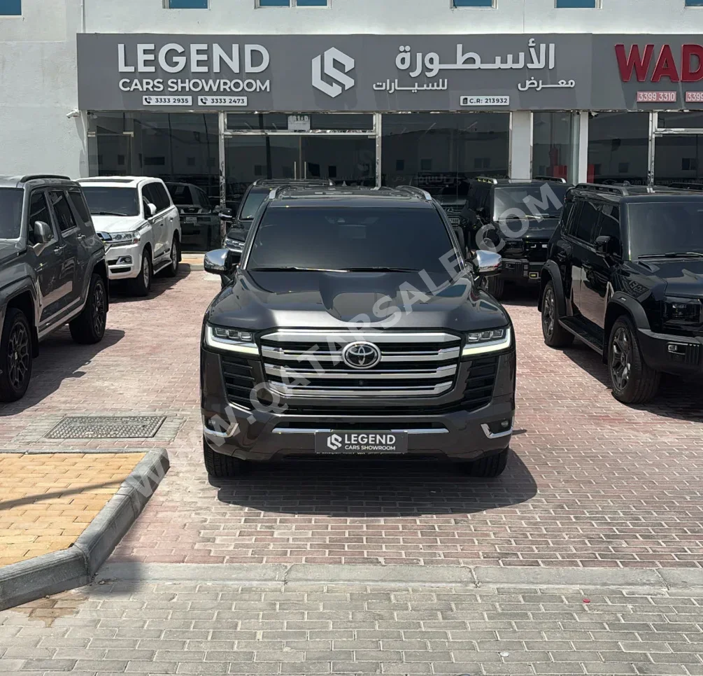 Toyota Land Cruiser VXR Twin Turbo 2024 Automatic 36,000 Km 6 Cylinder Four Wheel Drive (4WD) SUV Gray With Warranty