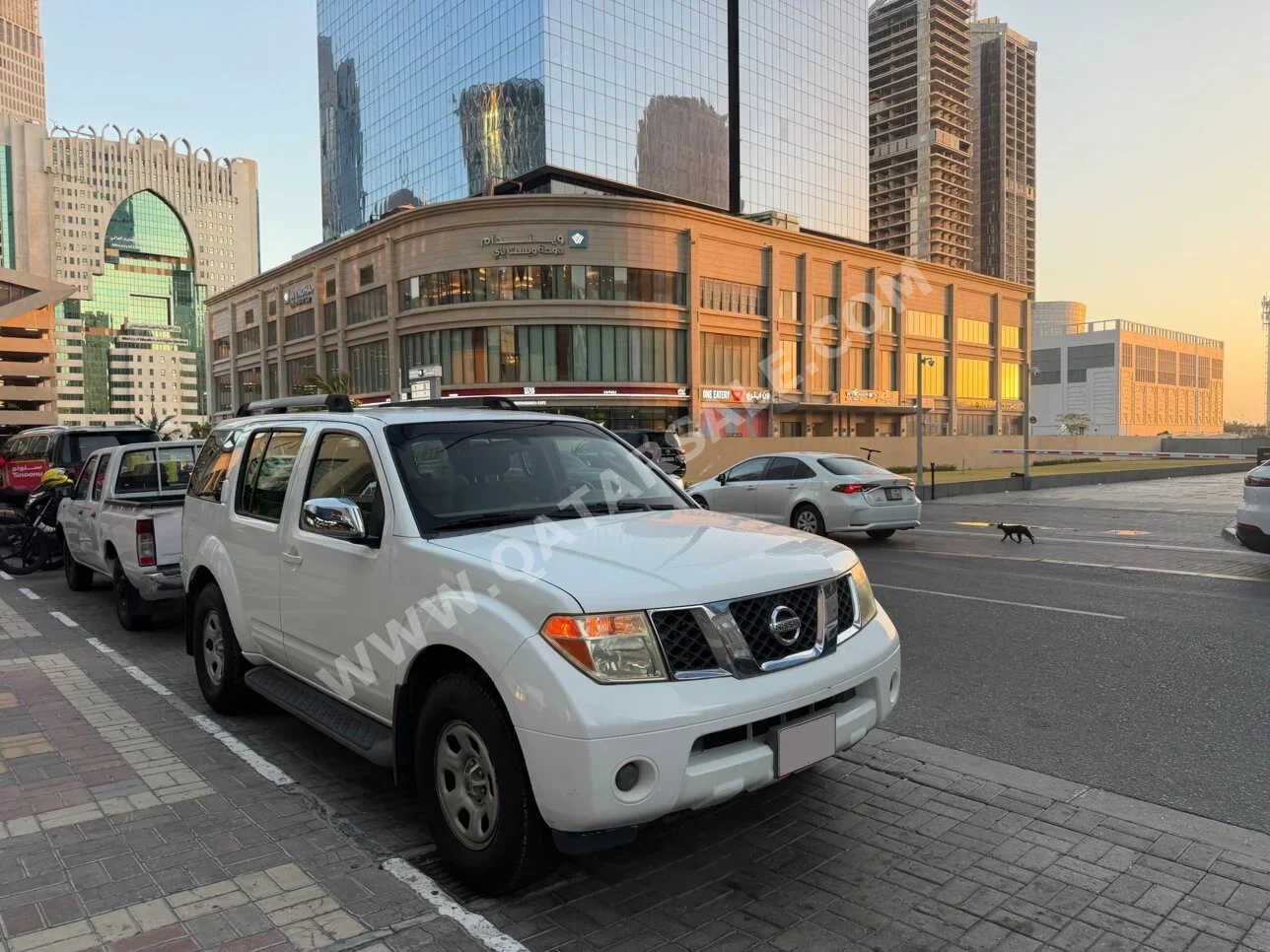 Nissan Pathfinder SE 2006 Automatic 97,000 Km 6 Cylinder Four Wheel Drive (4WD) SUV White