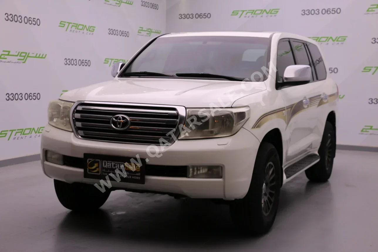 Toyota  Land Cruiser  GXR  2010  Automatic  284,000 Km  8 Cylinder  Four Wheel Drive (4WD)  SUV  White