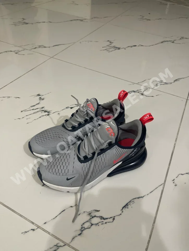 Shoes Nike  Grey Size 39  U.A.E.  Men
