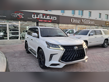 Lexus  LX  450  2017  Automatic  274,000 Km  8 Cylinder  All Wheel Drive (AWD)  SUV  White