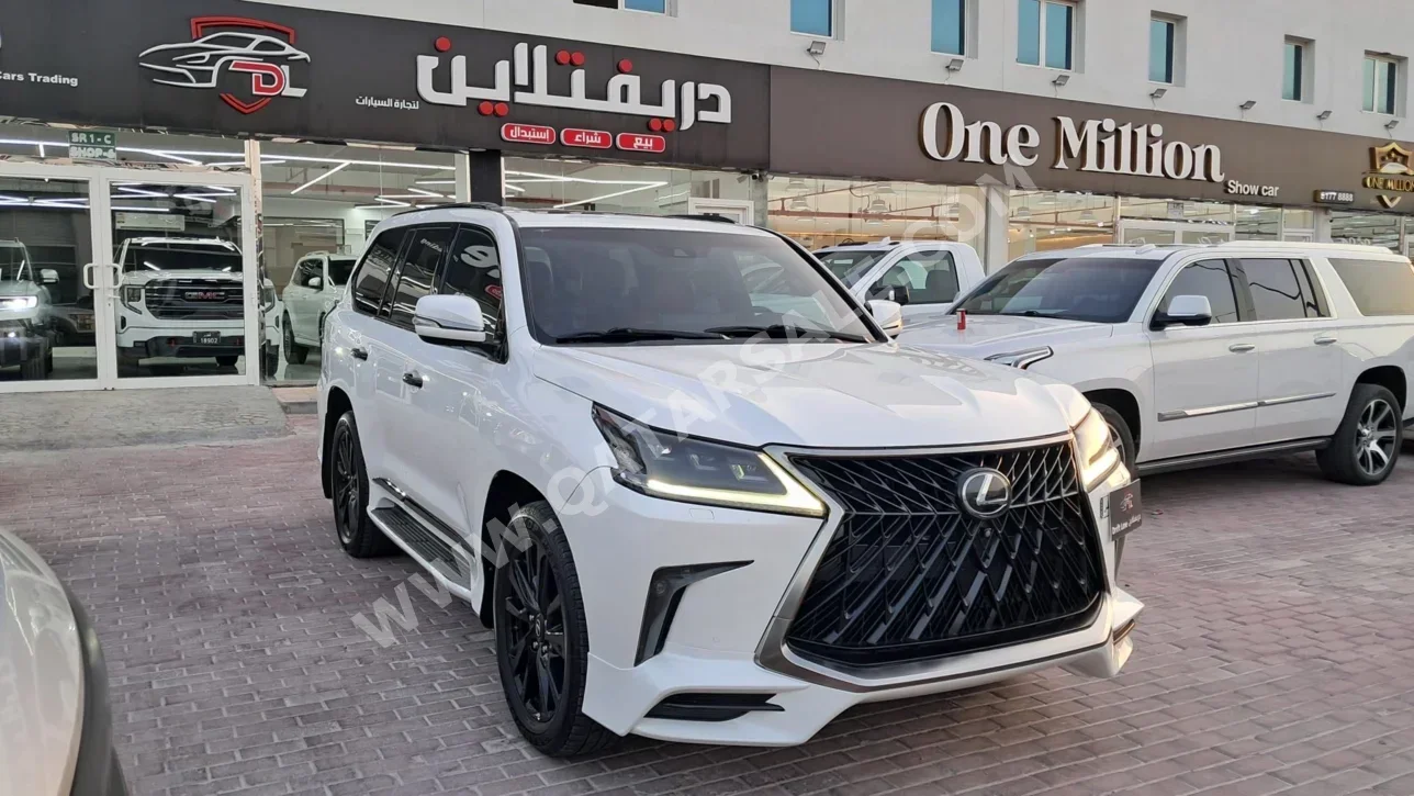 Lexus  LX  450  2017  Automatic  274,000 Km  8 Cylinder  All Wheel Drive (AWD)  SUV  White