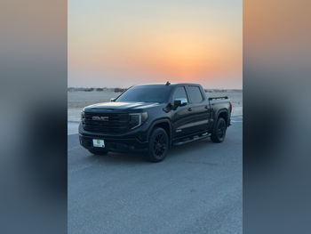 GMC Sierra Elevation 2023 Automatic 57,000 Km 8 Cylinder Four Wheel Drive (4WD) Pick Up Black