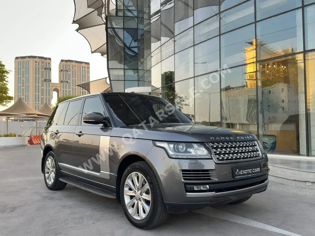 Land Rover Range Rover Vogue HSE 2016 Automatic 85,000 Km 8 Cylinder Four Wheel Drive (4WD) SUV Gray