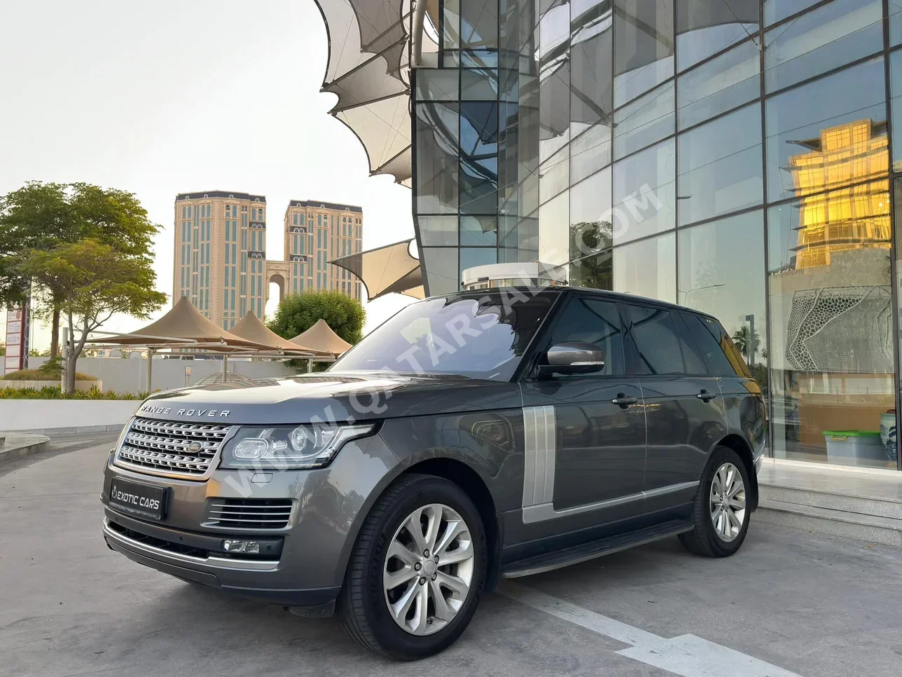 Land Rover Range Rover Vogue HSE 2016 Automatic 85,000 Km 8 Cylinder Four Wheel Drive (4WD) SUV Gray