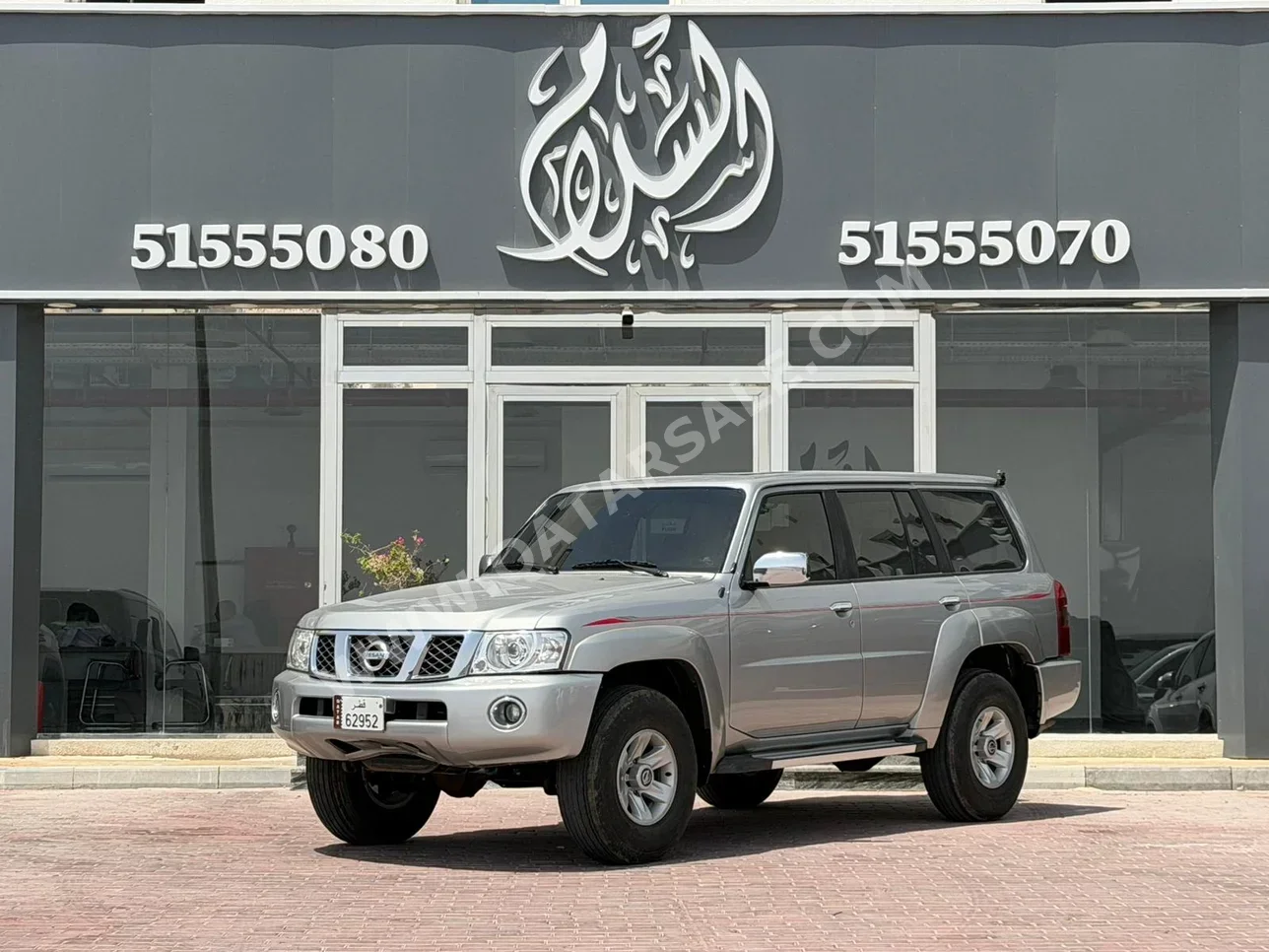 نيسان  باترول  سفاري  2022  عادي  76,000 كم  6 سلندر  دفع رباعي  اس يو في  فضي