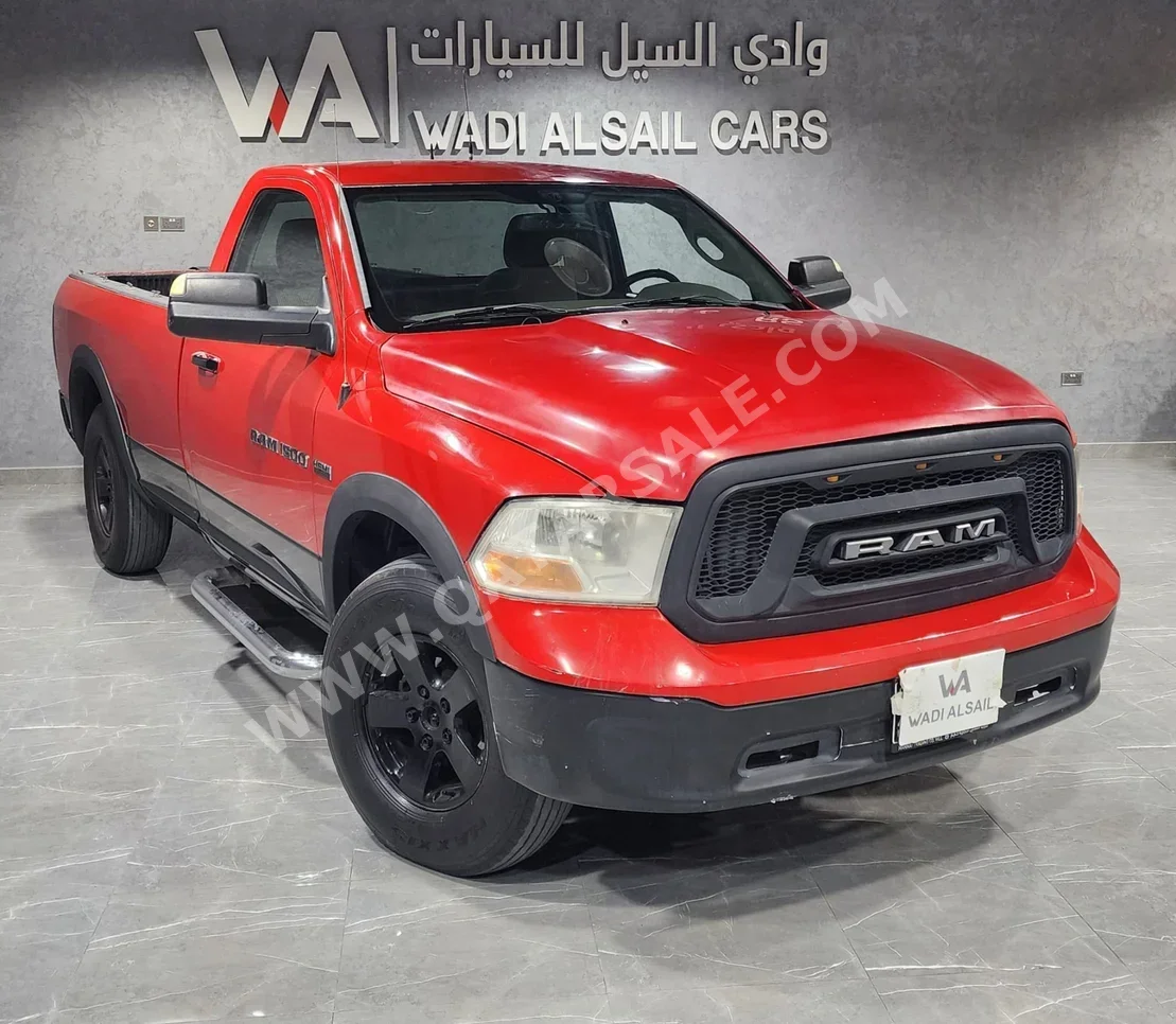 دودج رام 1500 2012 اوتوماتيك 298,000 كم 8 سلندر دفع رباعي بيكب أحمر