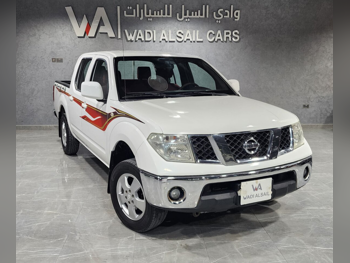 نيسان نافارا أس اي 2015 اوتوماتيك 234,000 كم 4 سلندر دفع خلفي بيكب أبيض