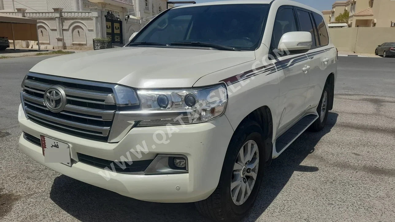 Toyota Land Cruiser GXR 2016 Automatic 391,000 Km 6 Cylinder Four Wheel Drive (4WD) SUV White