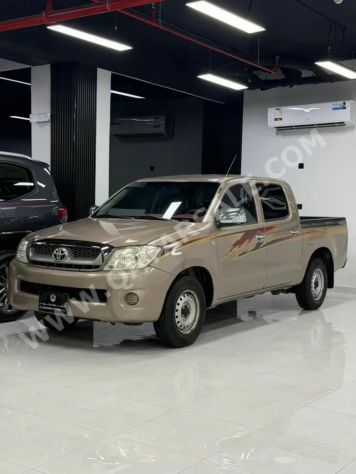Toyota Hilux 2010 Manual 300,000 Km 4 Cylinder Four Wheel Drive (4WD) Pick Up Beige