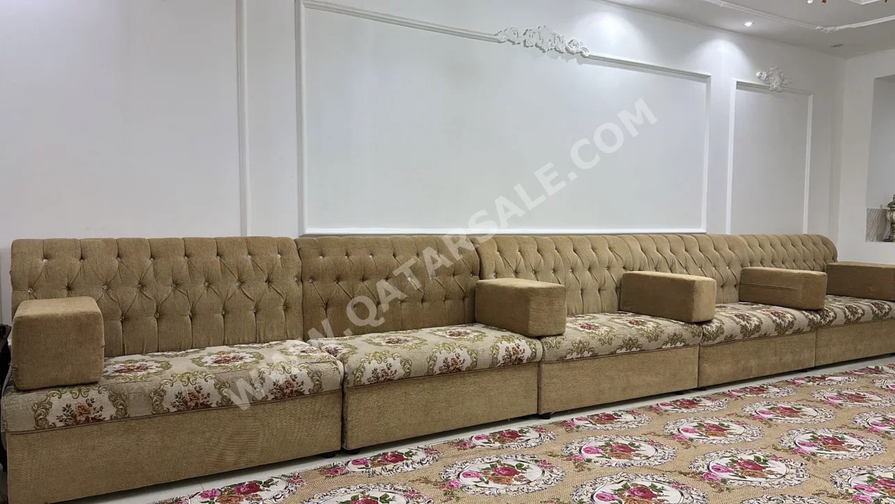 الأرائك والكنب والكراسي مجموعة كراسي - الشنيل - اللون البيج