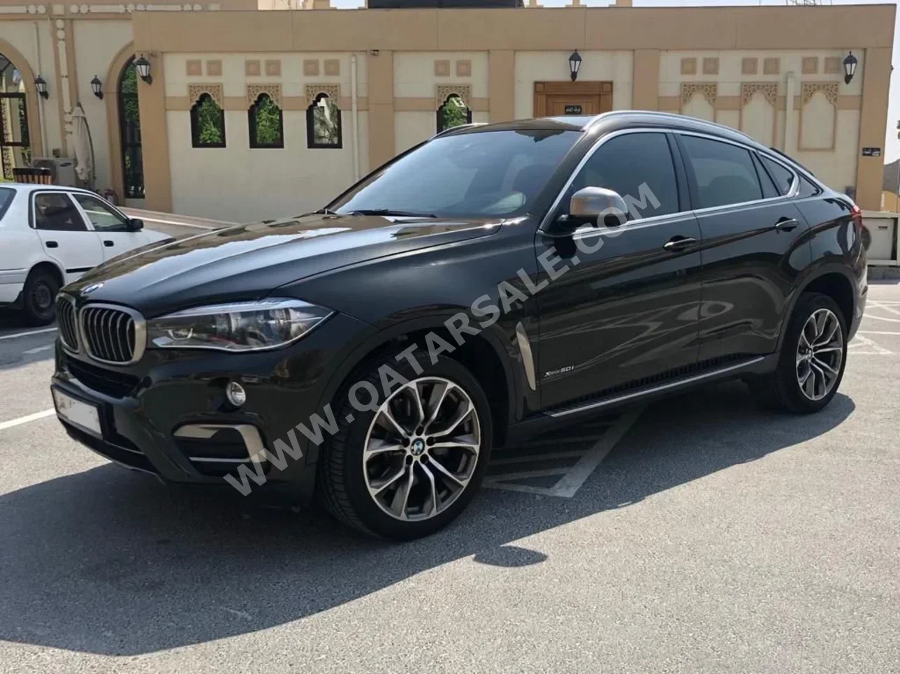 بي ام دبليو  الفئة - اكس  اكس 6 50 اي  2015  اوتوماتيك  155,000 كم  8 سلندر  دفع رباعي  اس يو في  بني غامق