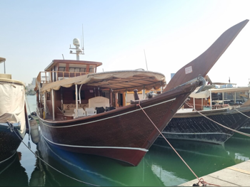 قارب خشب سنبوك الطول 70 قدم بني