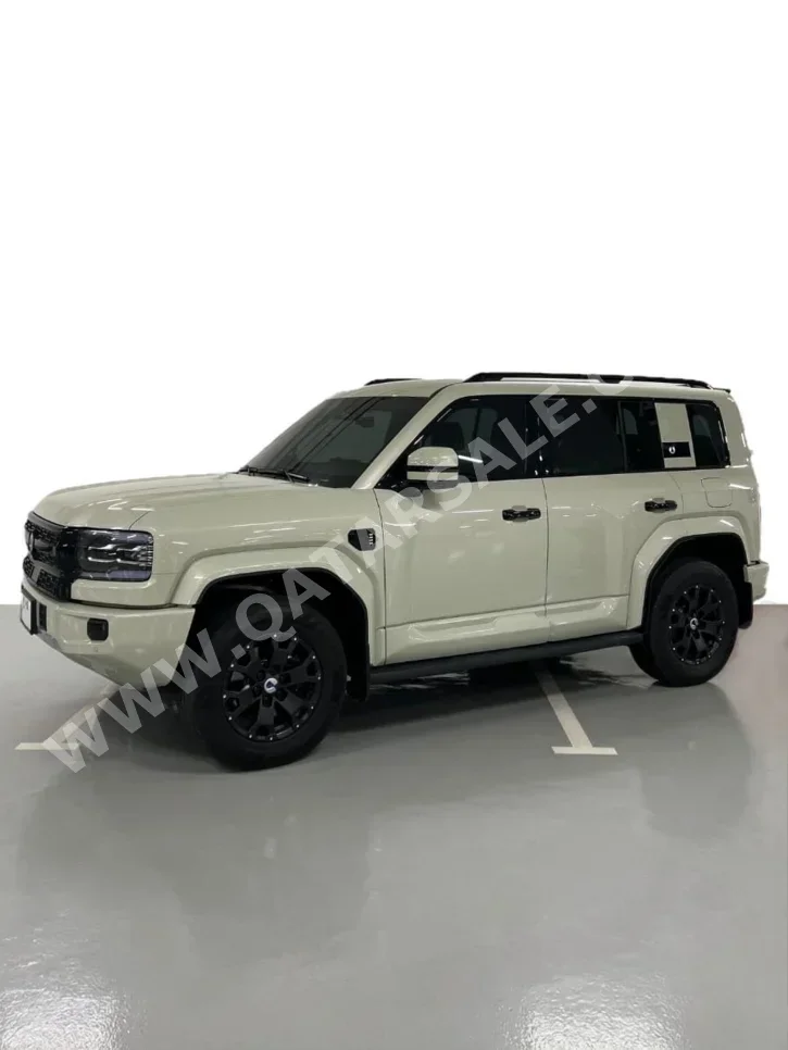 BYD Denza B5 2026 Automatic 6,000 Km 4 Cylinder Four Wheel Drive (4WD) SUV Light Beige With Warranty