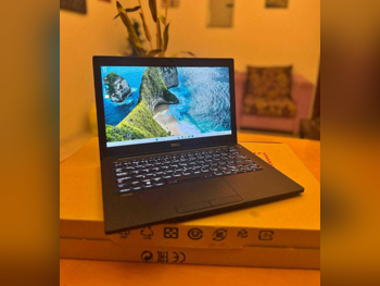 Laptops Dell - Latitude - Black - Windows 11 - Intel - Core i7 -Memory (Ram): 8 GB