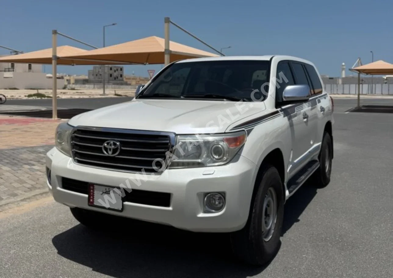 Toyota Land Cruiser GXR 2013 Automatic 330,000 Km 8 Cylinder Four Wheel Drive (4WD) SUV Pearl