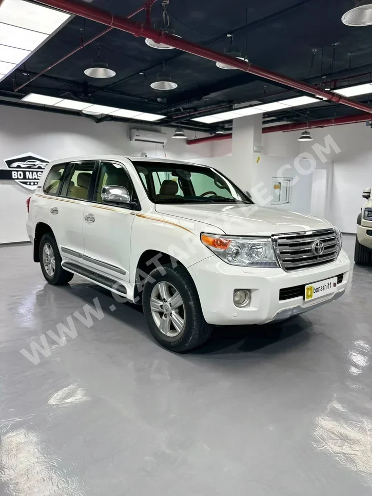 Toyota Land Cruiser VXR 2014 Automatic 439,000 Km 8 Cylinder Four Wheel Drive (4WD) SUV White