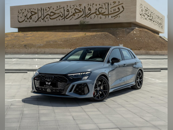اودي أر أس 3 2023 اوتوماتيك 70,000 كم 5 سلندر دفع كلي مستمر هاتشباك رمادي تحت الضمان