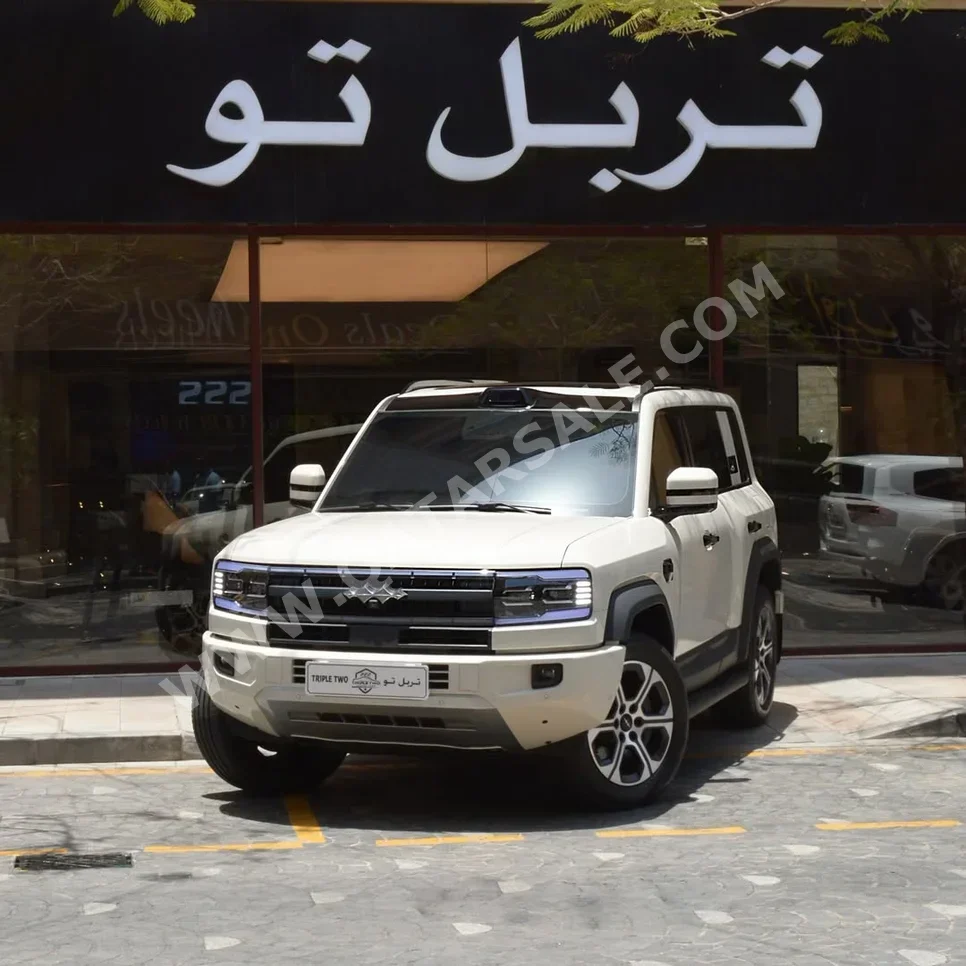 BYD Leopard 5 Ultra 5 2026 Automatic 7,400 Km 4 Cylinder Four Wheel Drive (4WD) SUV Beige With Warranty