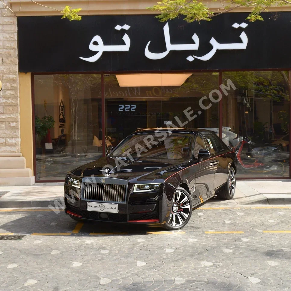 رولز - رويس غوست 2024 اوتوماتيك 688 كم 12 سلندر دفع كلي مستمر سيدان عنابي تحت الضمان