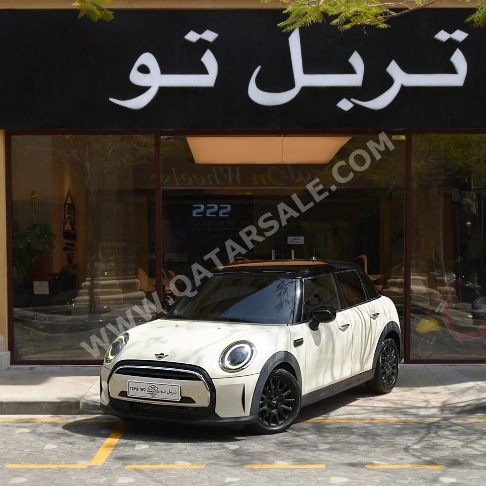 ميني كوبر 2022 اوتوماتيك 103,300 كم 4 سلندر سحب امامي هاتشباك أبيض