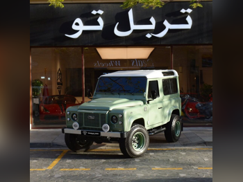 لاند روفر ديفيندر 2011 عادي 106,440 كم 6 سلندر دفع رباعي اس يو في أخضر