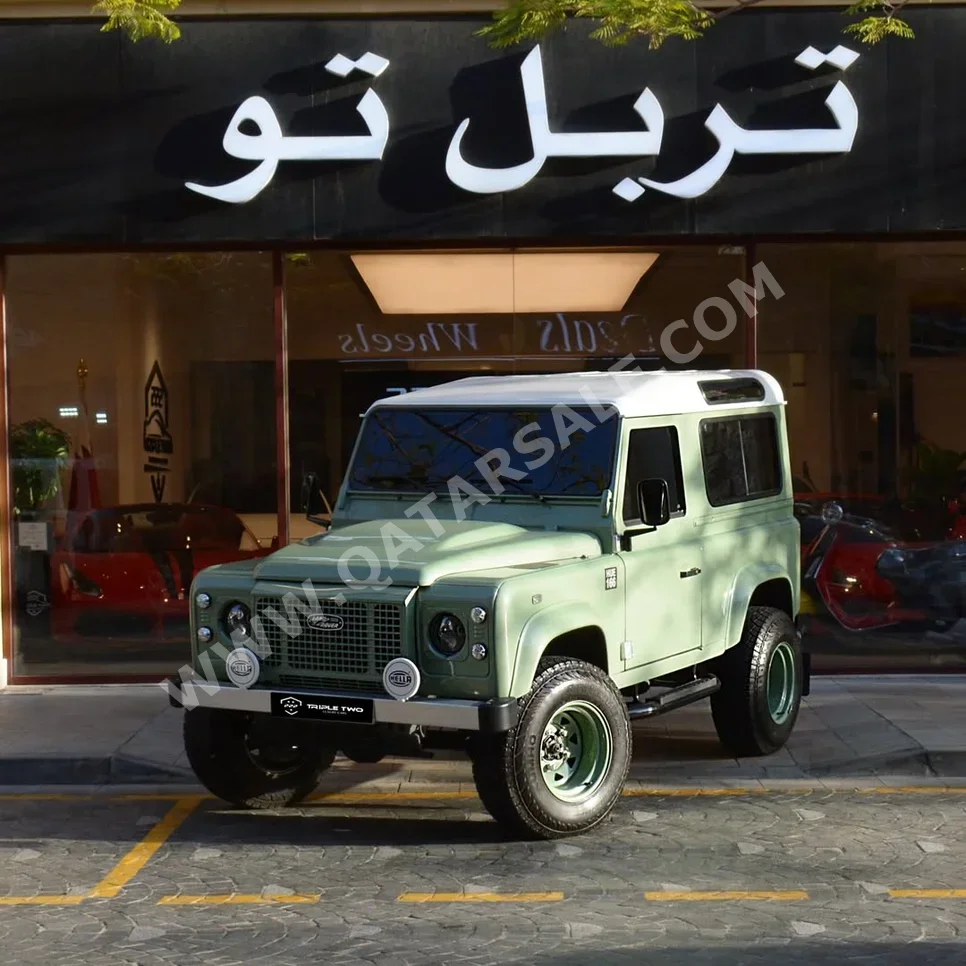 Land Rover Defender 2011 Manual 106,440 Km 6 Cylinder Four Wheel Drive (4WD) SUV Green