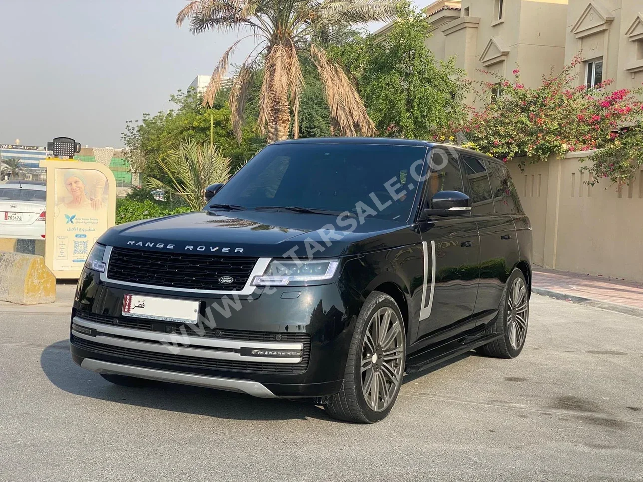 Land Rover  Range Rover  Vogue  2014  Automatic  190,000 Km  8 Cylinder  Four Wheel Drive (4WD)  SUV  Black