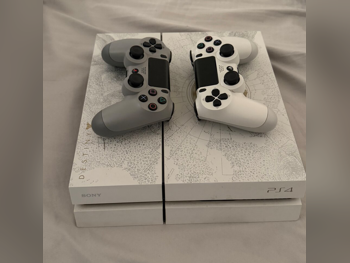 Sony PlayStation 4 - 512 GB -Included Controllers: 2
