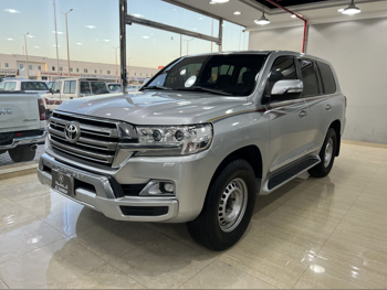 Toyota  Land Cruiser  GXR  2018  Automatic  225,000 Km  8 Cylinder  Four Wheel Drive (4WD)  SUV  Silver