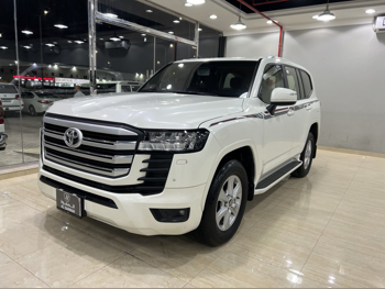 Toyota  Land Cruiser  GXR  2022  Automatic  204,000 Km  6 Cylinder  Four Wheel Drive (4WD)  SUV  White