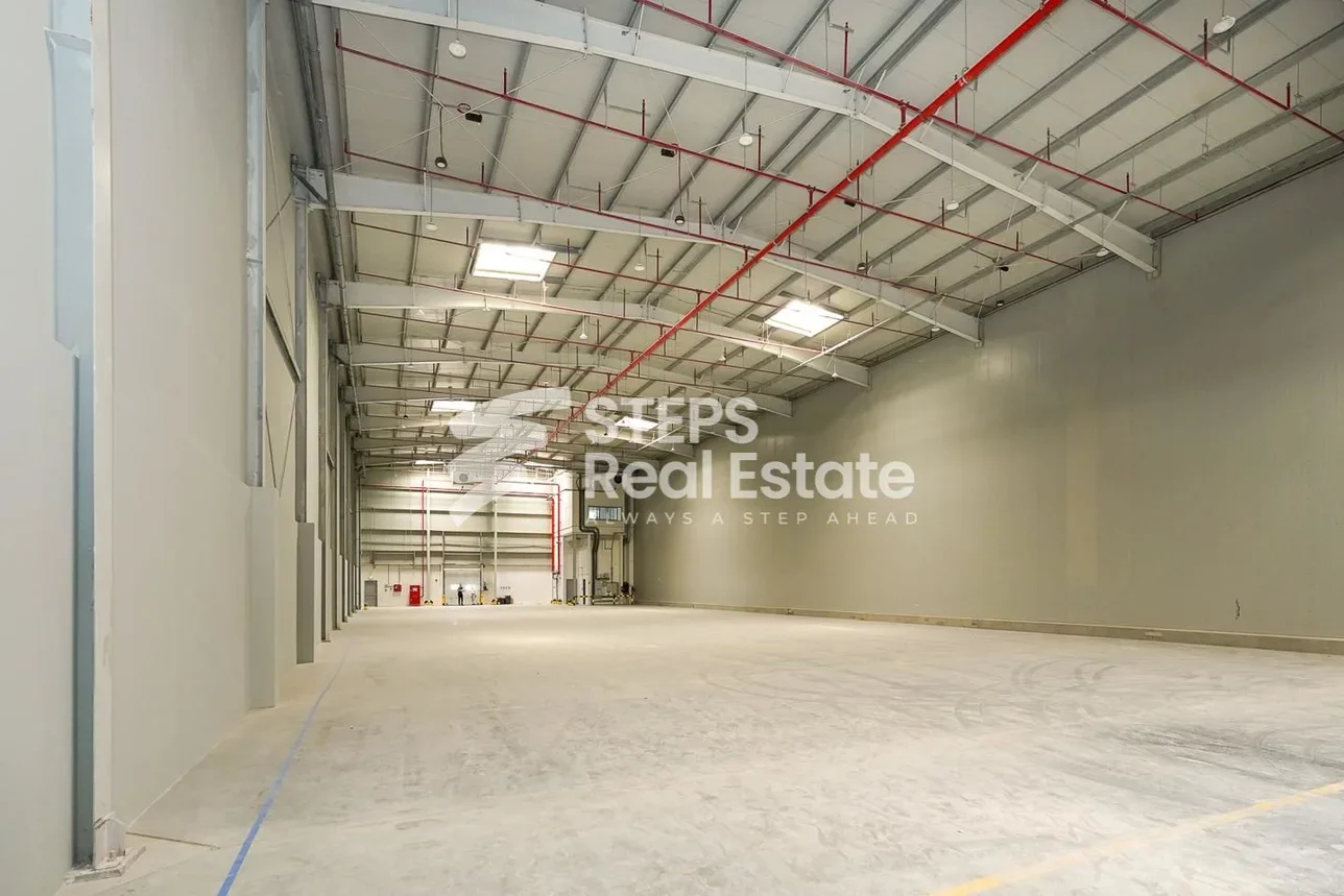 Warehouses & Stores - Umm Salal  - Bu Garn  -Area Size: 1400 Square Meter